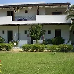 Πανσιόν Meroi Molos (adults Only)